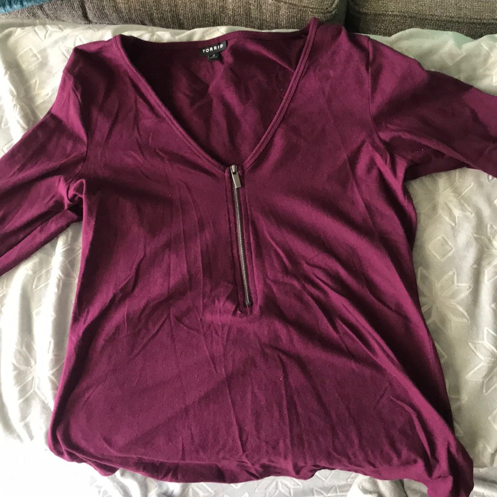 Quarter length sleeve top